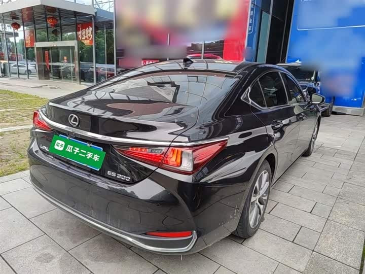 Lexus ES 2018 200 Excellence Edition - 0 перерегистраций · Роскошь и комфорт · Высокая ценность