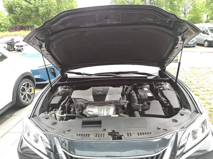 Lexus ES 2018 200 Excellence Edition - 0 перерегистраций · Роскошь и комфорт · Высокая ценность