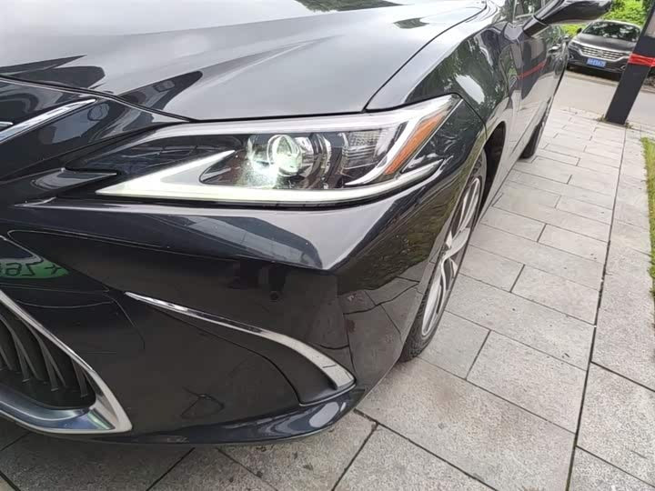Lexus ES 2018 200 Excellence Edition - 0 перерегистраций · Роскошь и комфорт · Высокая ценность