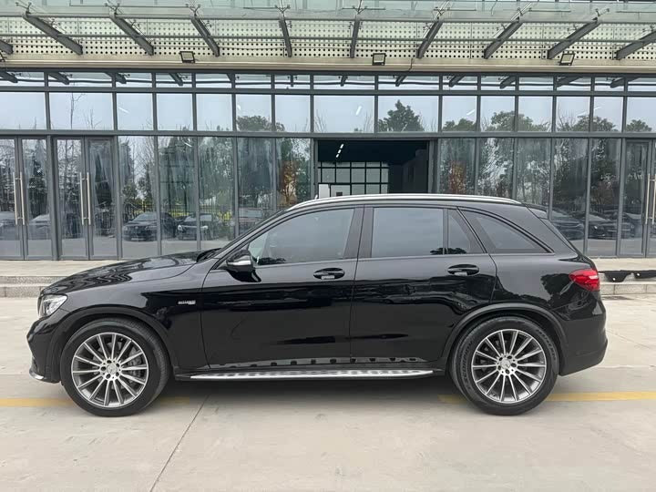 Mercedes-Benz AMG GLC 43 4MATIC (2017) - Высокопроизводительный роскошный внедорожник