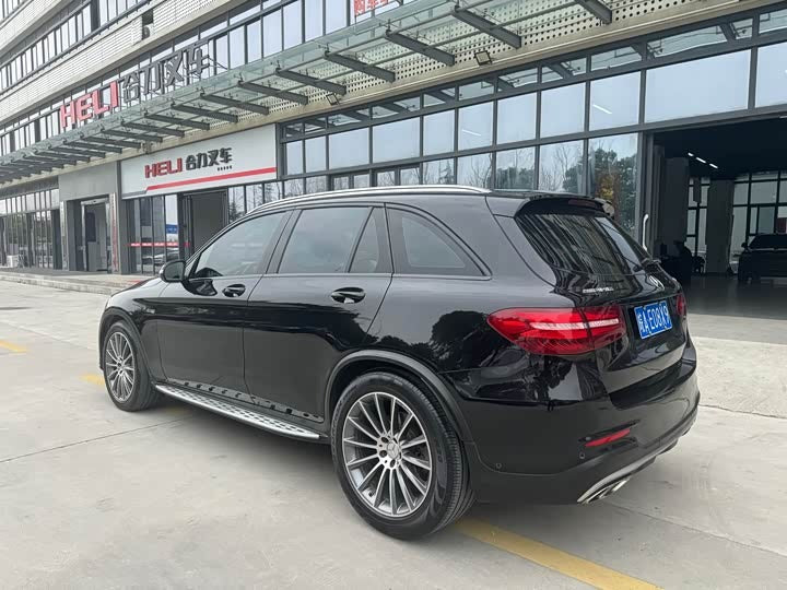 Mercedes-Benz AMG GLC 43 4MATIC (2017) - Высокопроизводительный роскошный внедорожник