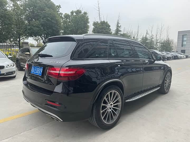 Mercedes-Benz AMG GLC 43 4MATIC (2017) - Высокопроизводительный роскошный внедорожник