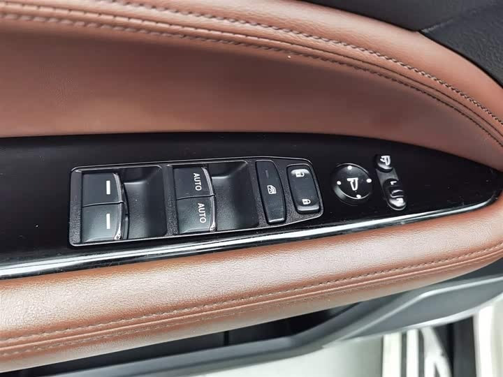 Honda UR-V 2020 370TURBO 2WD Premium Edition — 5-местный · 272 л.с. · Отличный кроссовер по разумной цене