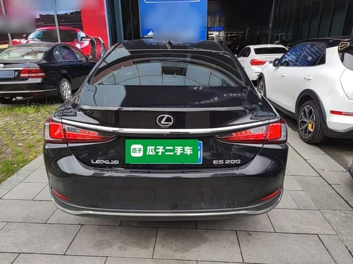 Lexus ES 2018 200 Excellence Edition - 0 перерегистраций · Роскошь и комфорт · Высокая ценность